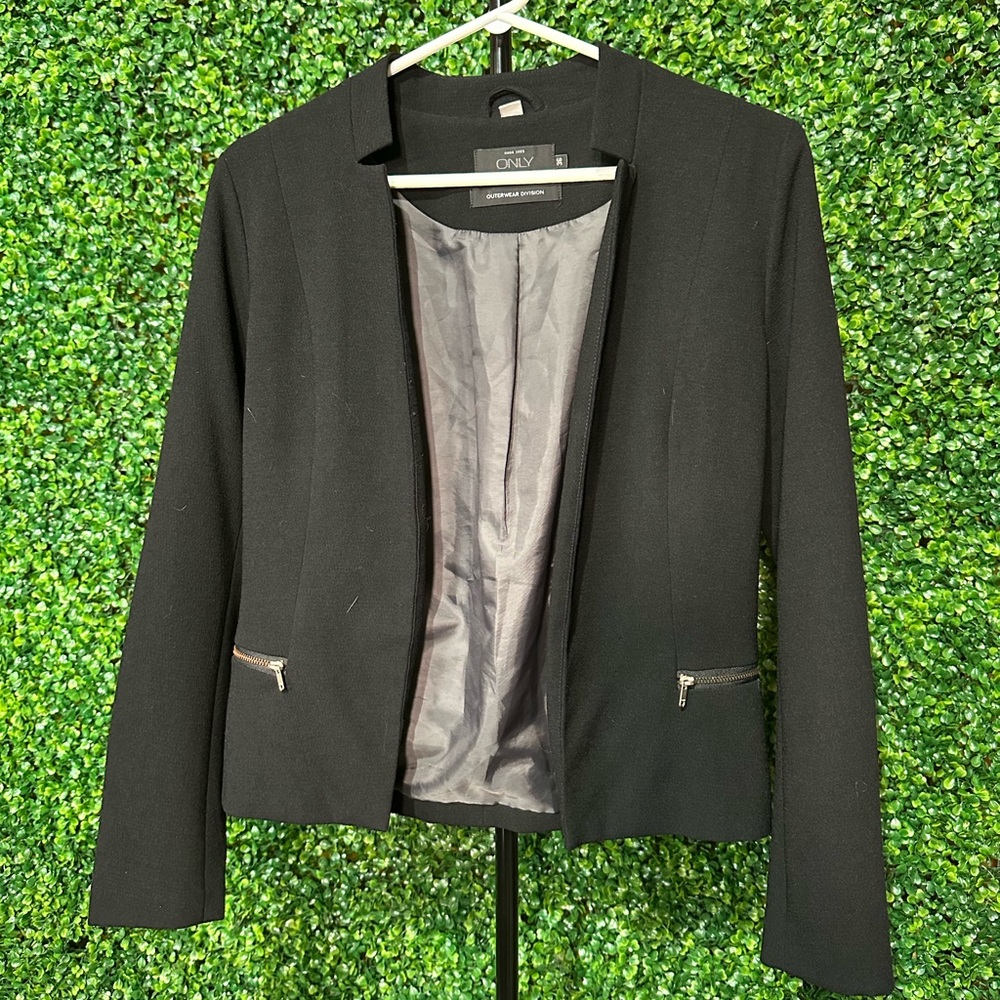 Only Black Fitted Blazer with Modern Collarless Design size 36 - Picture 2 of 5